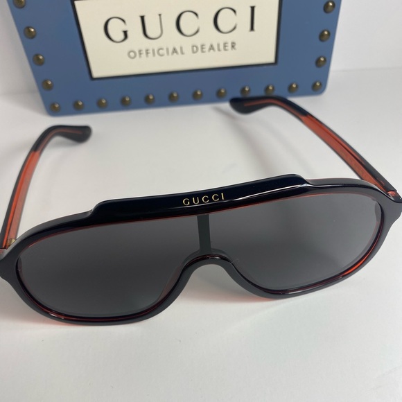 New -GUCCI Grey Mirror Shield Men's Sunglasses
GG1038S 001 99 - Picture 3 of 12